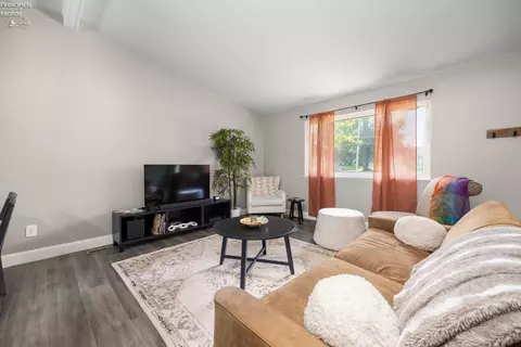 Living - 2911 E Perkins Ave, Sandusky, OH 44870 photo 1 of 3