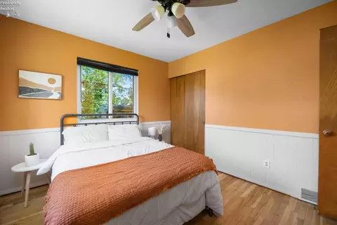 Bedroom - 2911 E Perkins Ave, Sandusky, OH 44870 photo 6 of 9