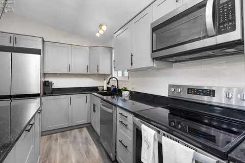 Kitchen - 2911 E Perkins Ave, Sandusky, OH 44870 photo 5 of 6