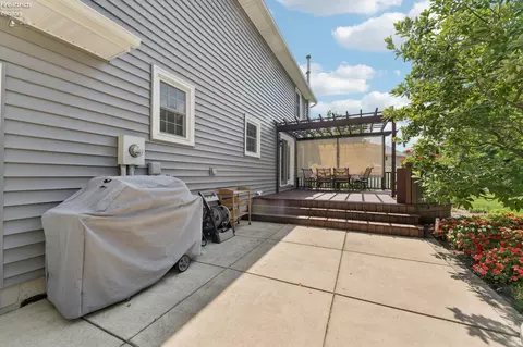 Exterior - 932 Glenview Dr, Huron, OH 44839 photo 5 of 15