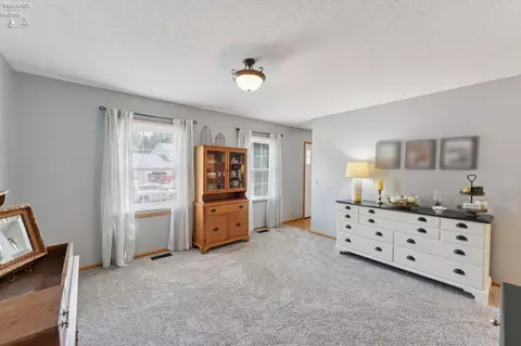 Living - 932 Glenview Dr, Huron, OH 44839 photo 5 of 5
