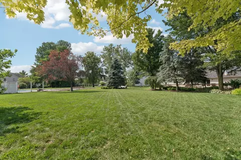 Exterior - 932 Glenview Dr, Huron, OH 44839 photo 13 of 15