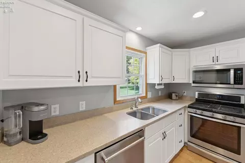 Kitchen - 932 Glenview Dr, Huron, OH 44839 photo 2 of 4