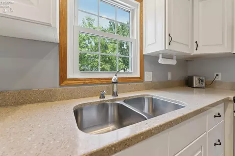 Kitchen - 932 Glenview Dr, Huron, OH 44839 photo 4 of 4