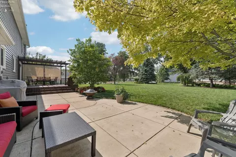 Exterior - 932 Glenview Dr, Huron, OH 44839 photo 4 of 15