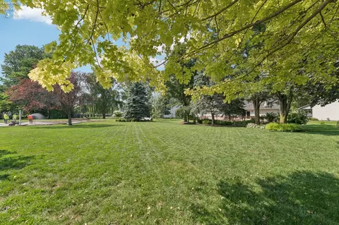 Exterior - 932 Glenview Dr, Huron, OH 44839 photo 14 of 15