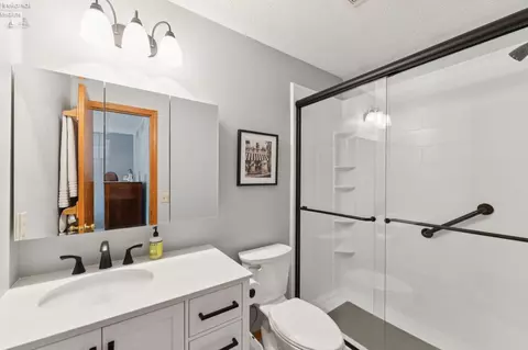Bath - 932 Glenview Dr, Huron, OH 44839 photo 2 of 5