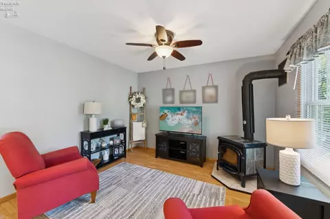 Living - 932 Glenview Dr, Huron, OH 44839 photo 2 of 5
