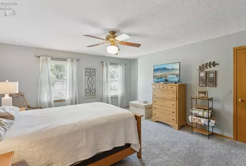 Bedroom - 932 Glenview Dr, Huron, OH 44839 photo 1 of 10