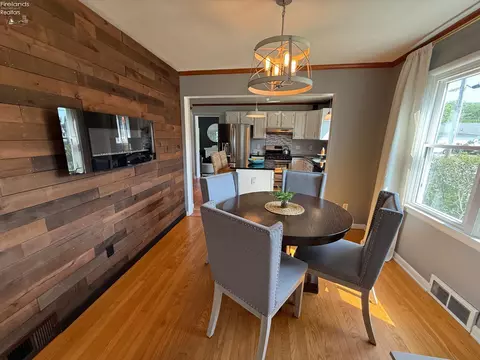 Dining - 519 Washington Ave, Huron, OH 44839 photo 2 of 5