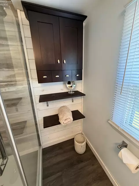 Bath - 519 Washington Ave, Huron, OH 44839 photo 6 of 8