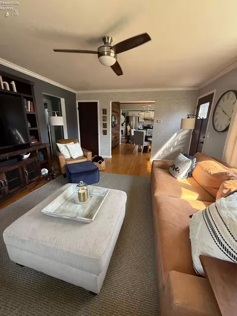 Living - 519 Washington Ave, Huron, OH 44839 photo 5 of 6