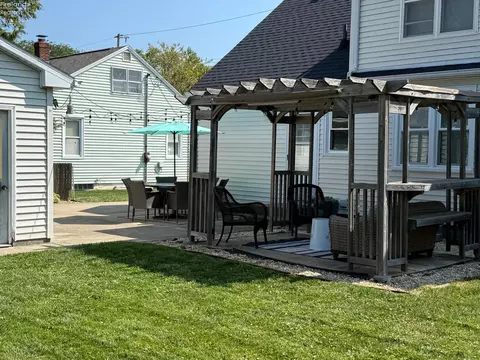 Exterior - 519 Washington Ave, Huron, OH 44839 photo 5 of 8