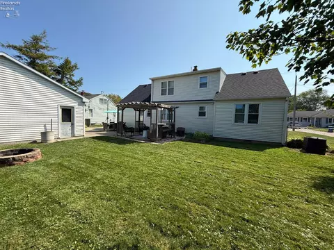 Exterior - 519 Washington Ave, Huron, OH 44839 photo 4 of 8