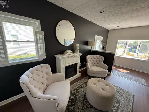 Living - 519 Washington Ave, Huron, OH 44839 photo 1 of 6