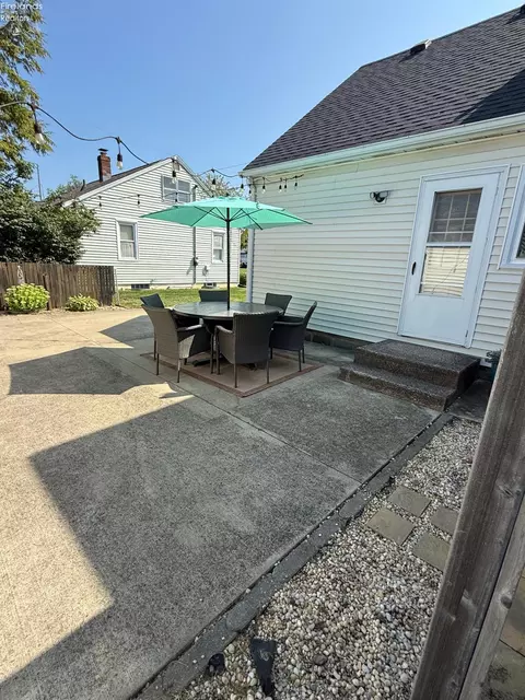 Exterior - 519 Washington Ave, Huron, OH 44839 photo 6 of 8