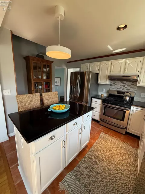 Kitchen - 519 Washington Ave, Huron, OH 44839 photo 4 of 5