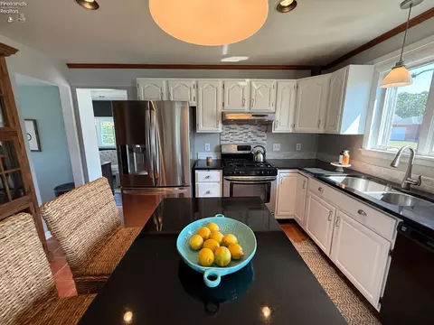 Kitchen - 519 Washington Ave, Huron, OH 44839 photo 2 of 5