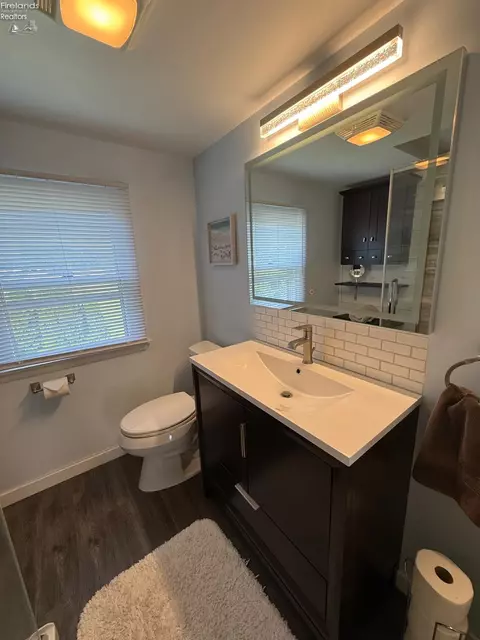 Bath - 519 Washington Ave, Huron, OH 44839 photo 5 of 8