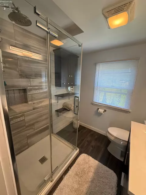Bath - 519 Washington Ave, Huron, OH 44839 photo 4 of 8