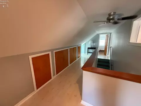 Entry Way - 519 Washington Ave, Huron, OH 44839 photo 5 of 9
