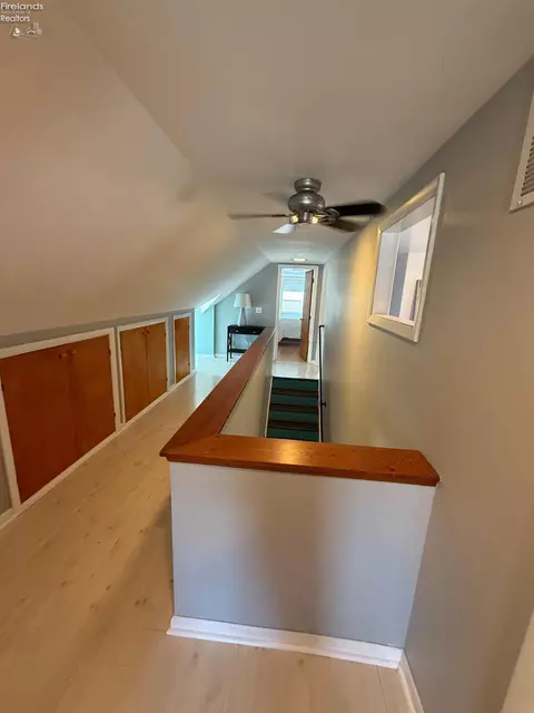Entry Way - 519 Washington Ave, Huron, OH 44839 photo 7 of 9