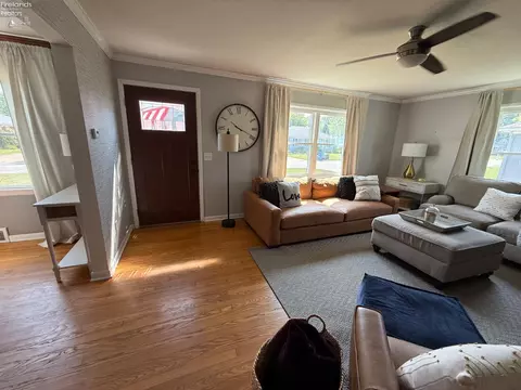 Entry Way - 519 Washington Ave, Huron, OH 44839 photo 1 of 9