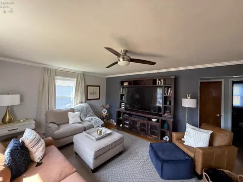Living - 519 Washington Ave, Huron, OH 44839 photo 4 of 6