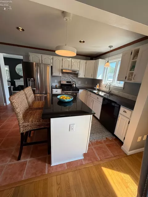 Kitchen - 519 Washington Ave, Huron, OH 44839 photo 5 of 5
