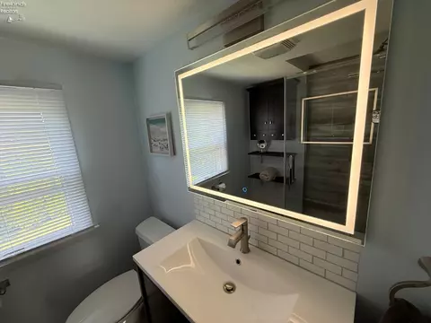 Bath - 519 Washington Ave, Huron, OH 44839 photo 8 of 8