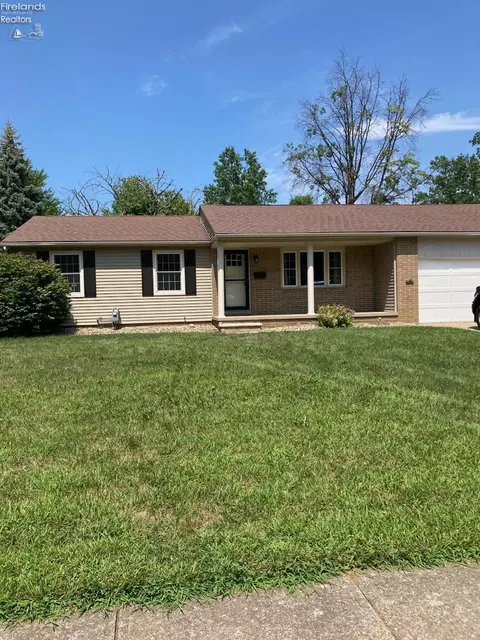 1926 N Nantucket, Lorain, OH 44053
