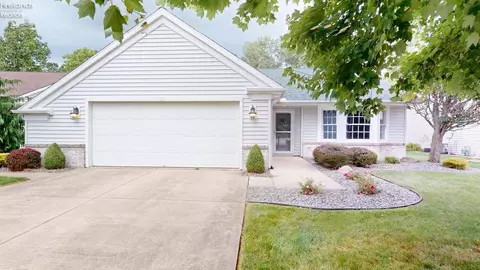 33 Linda Dr, Fremont, OH 43420