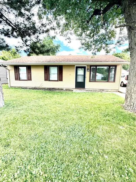 1302 E Larchmont Dr, Sandusky, OH 44870