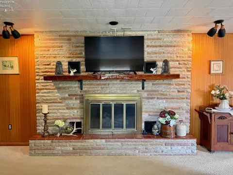 Living - 347 Hidden Beach Rd, Marblehead, OH 43440 photo 2 of 2