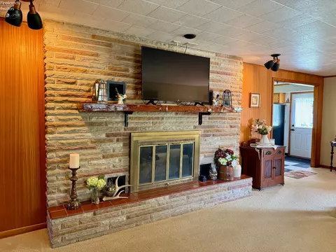 Living - 347 Hidden Beach Rd, Marblehead, OH 43440 photo 1 of 2