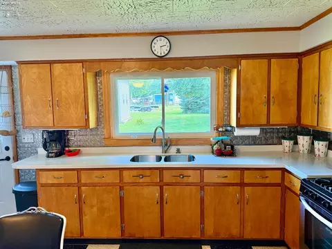 Kitchen - 347 Hidden Beach Rd, Marblehead, OH 43440 photo 2 of 6