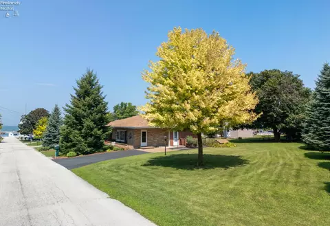 347 Hidden Beach Rd, Marblehead, OH 43440