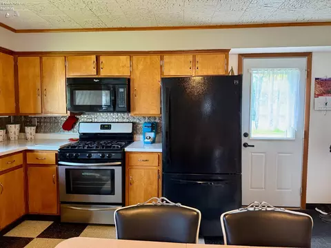 Kitchen - 347 Hidden Beach Rd, Marblehead, OH 43440 photo 4 of 6
