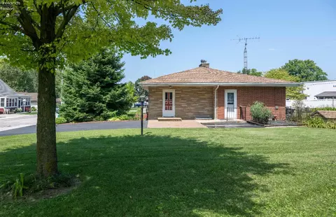 Exterior - 347 Hidden Beach Rd, Marblehead, OH 43440 photo 3 of 12