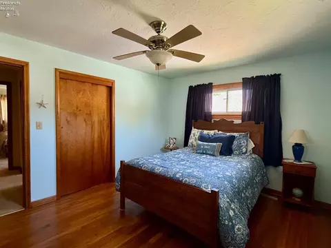 Bedroom - 347 Hidden Beach Rd, Marblehead, OH 43440 photo 3 of 5