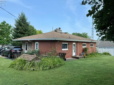Exterior - 347 Hidden Beach Rd, Marblehead, OH 43440 photo 2 of 12