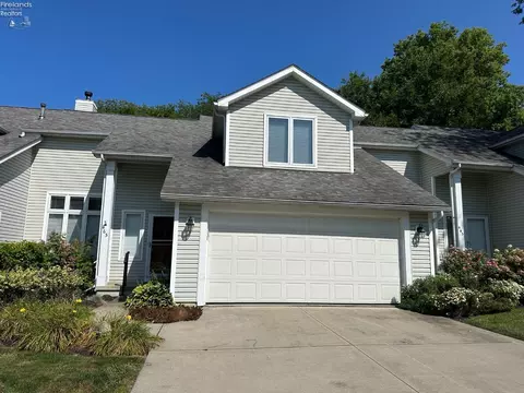 465 N Monument View Dr, Marblehead, OH 43440