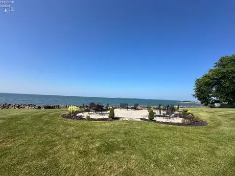 465 N Monument View Dr, Marblehead, OH 43440 photo 2