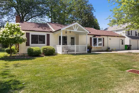 154 Oakwood Dr, Avon Lake, OH 44012
