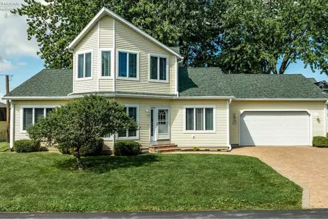 2970 N Swift Dr, Port Clinton, OH 43452