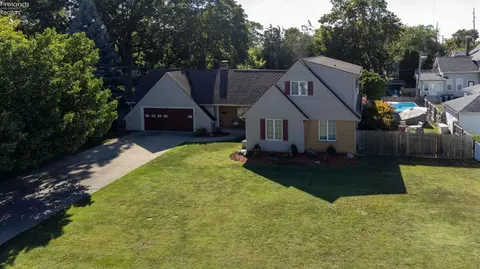 612 Harrison St, Port Clinton, OH 43452