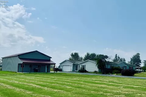 6370 W Harbor Rd, Port Clinton, OH 43452