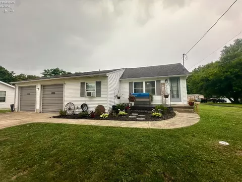 34 Pitt St, Norwalk, OH 44857 photo 3