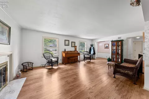 Living - 344 Yale, Elyria, OH 44035 photo 2 of 4