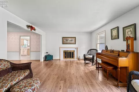 Living - 344 Yale, Elyria, OH 44035 photo 3 of 4